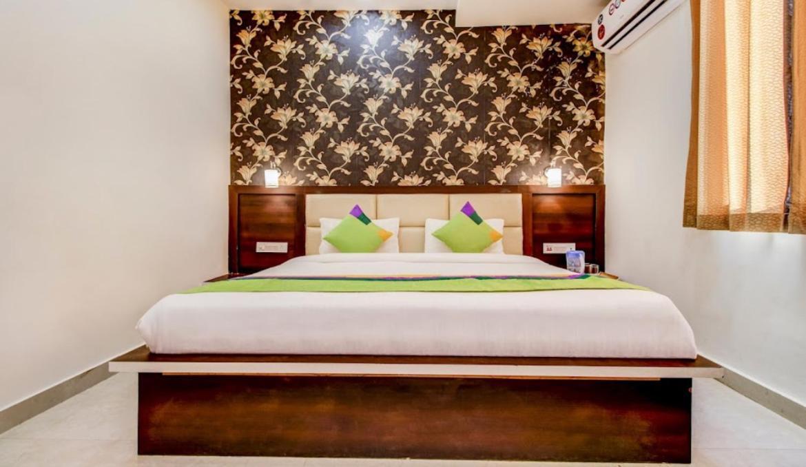 Hotel Blossom Rooms - Fully Ac Tajganj Экстерьер фото